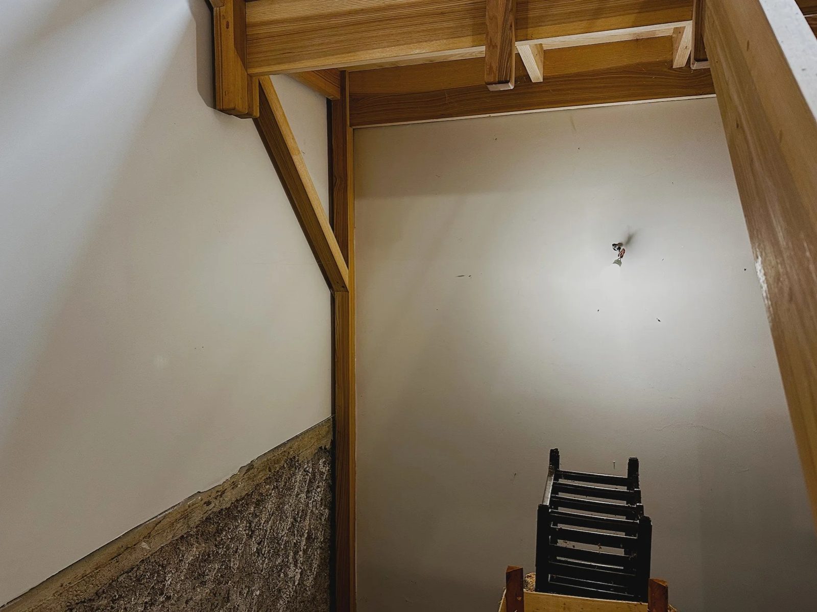 Escalier sur limons palier suspendu